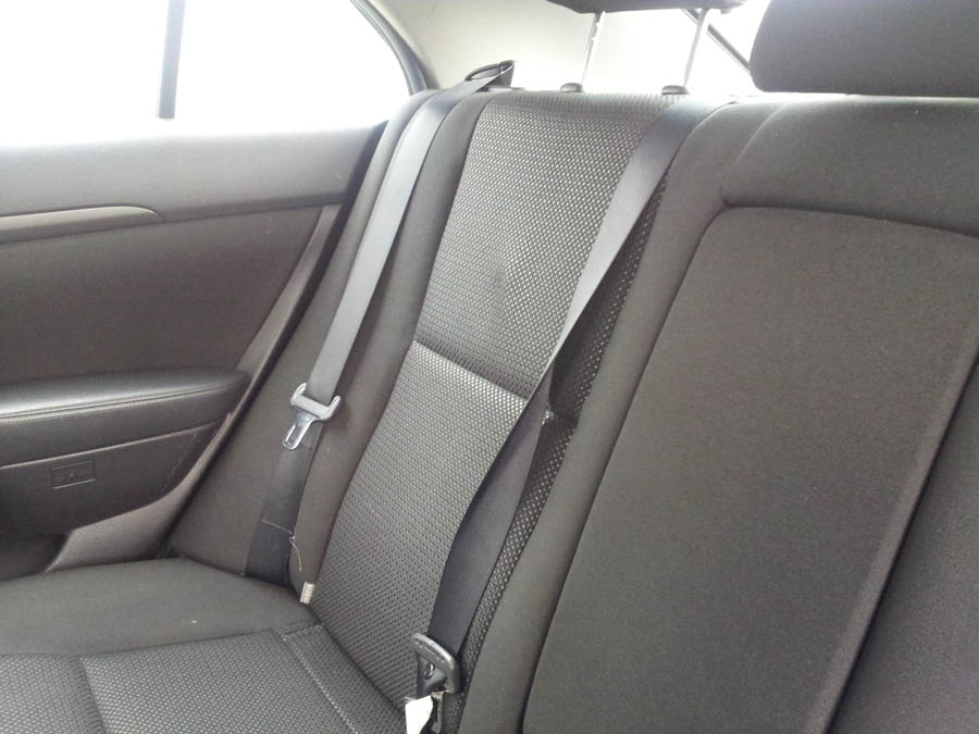 Toyota Avensis T3-X seat-belt-centre-rear